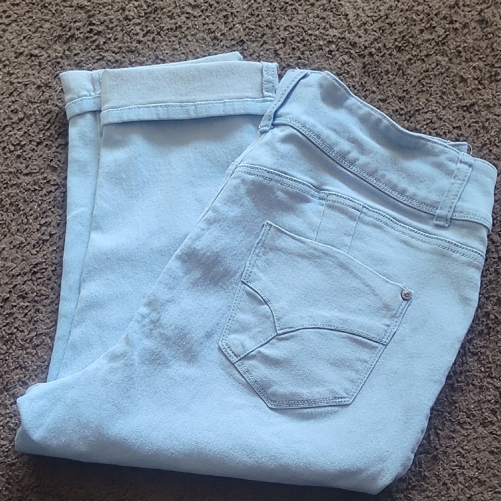 VENUS Women's Straight Capri Jeans in Soft Blue